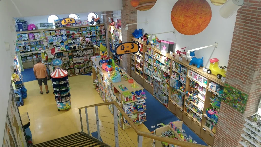 Foto 5 de Dideco Arzobispo Cos Tienda de Juguetes y Libros