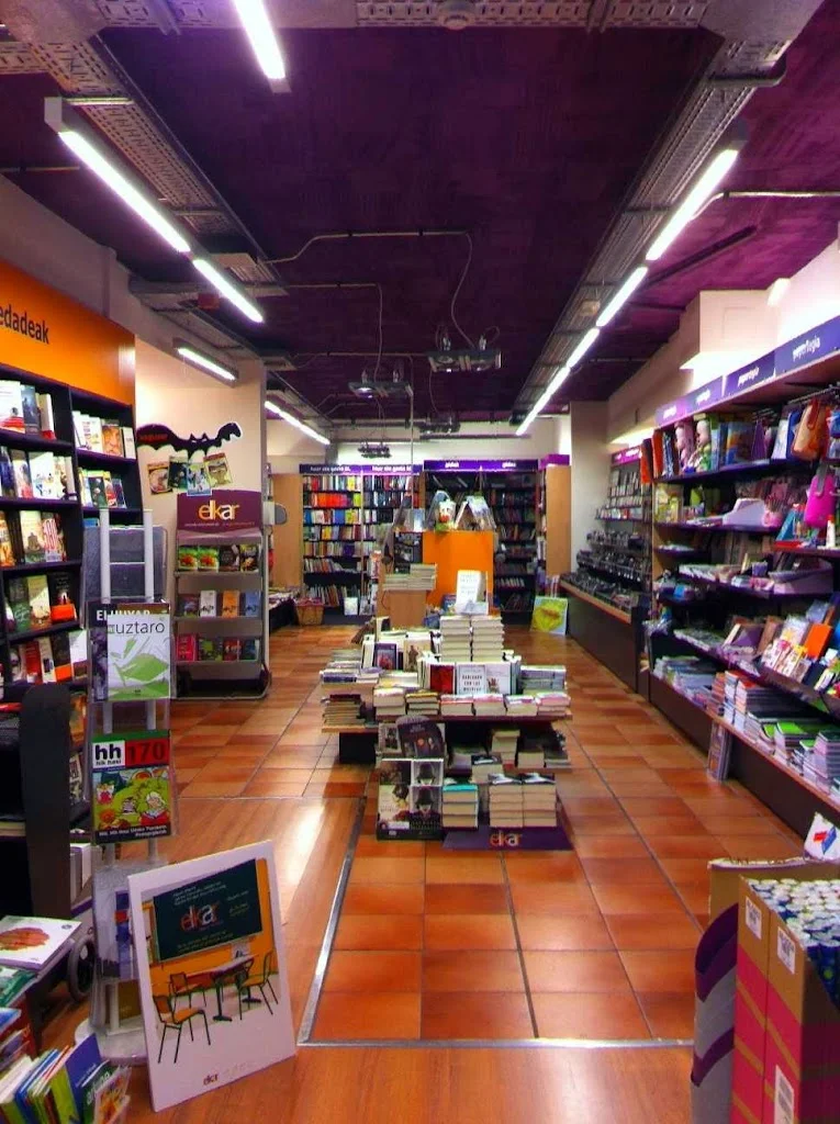 Foto 5 de Elkar liburu-denda Libreria Arrasate