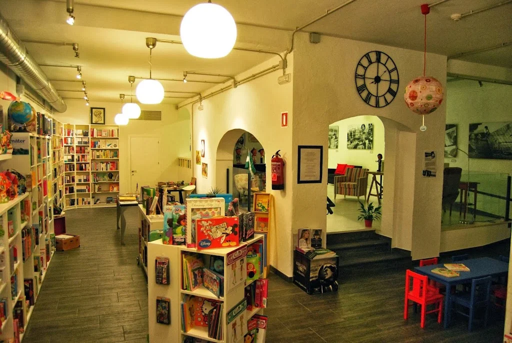 Foto 4 de La Senorita Esquivel - Tienda de Libros