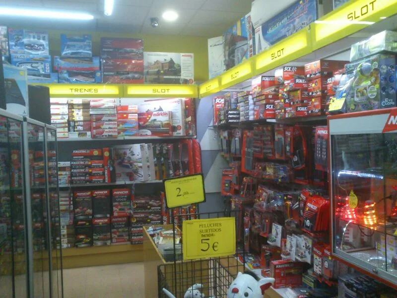 Foto 4 de Outletdelocio, Tienda en Zaragoza, Especialistas en modelismo, Radio control, Juguetes y Hobbys en General